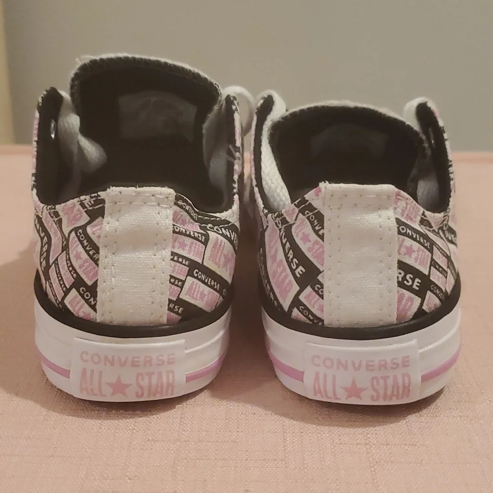 𝅺ADORABLE Pink and White Converse All Star Shoes Size 1 (#3)